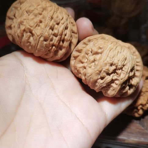 猴头核桃吊坠葱****?48闷白