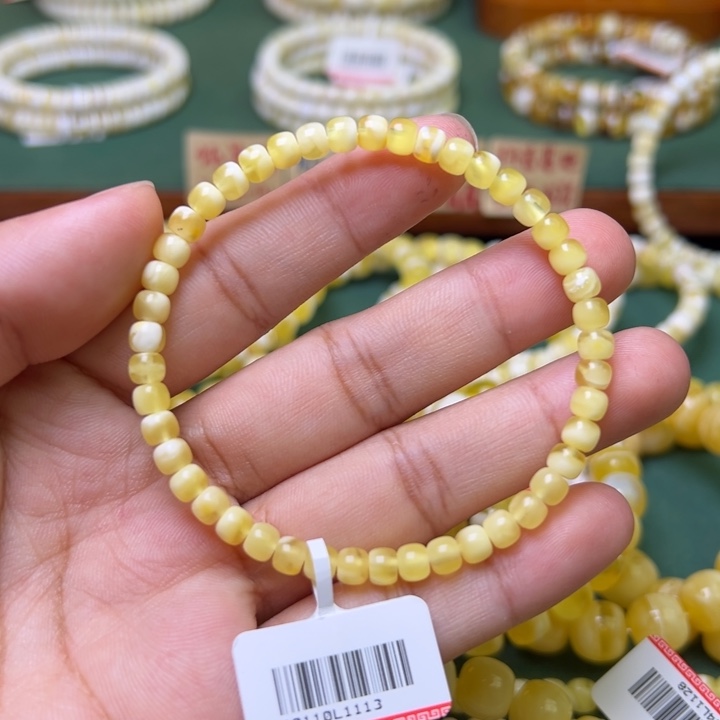 蜜蜡未镶嵌珠宝奇石