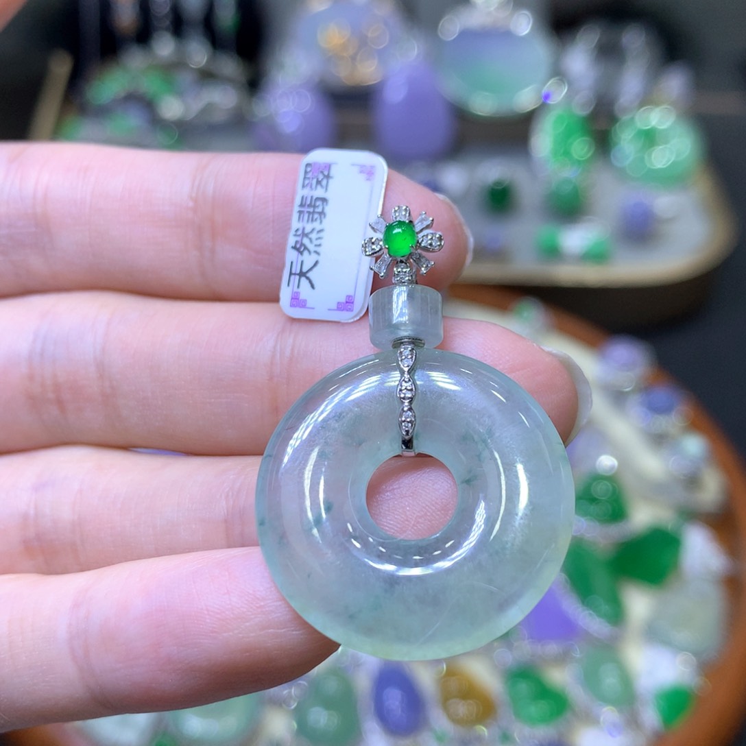 【闪购商品】翡翠颈饰18K金镶嵌翡翠吊坠项链