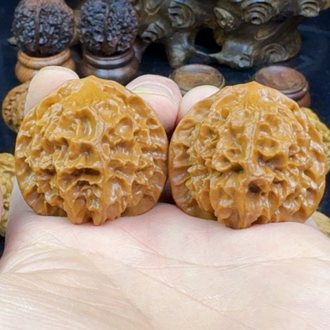 文玩核桃吊坠龙鳞纹