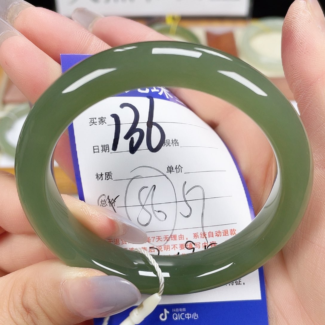 和田玉手镯未镶嵌