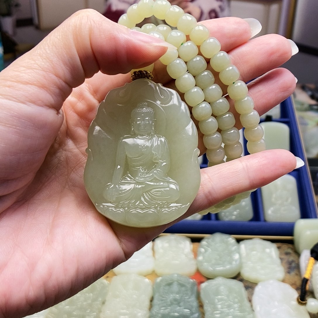 和田玉颈饰未镶嵌水*