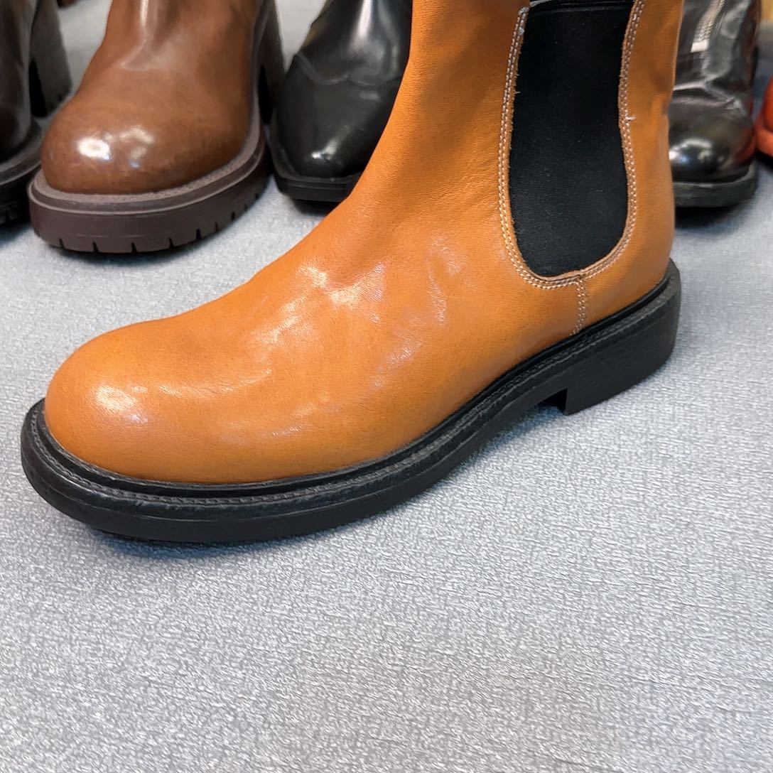*****26号橘色切尔西35码待定