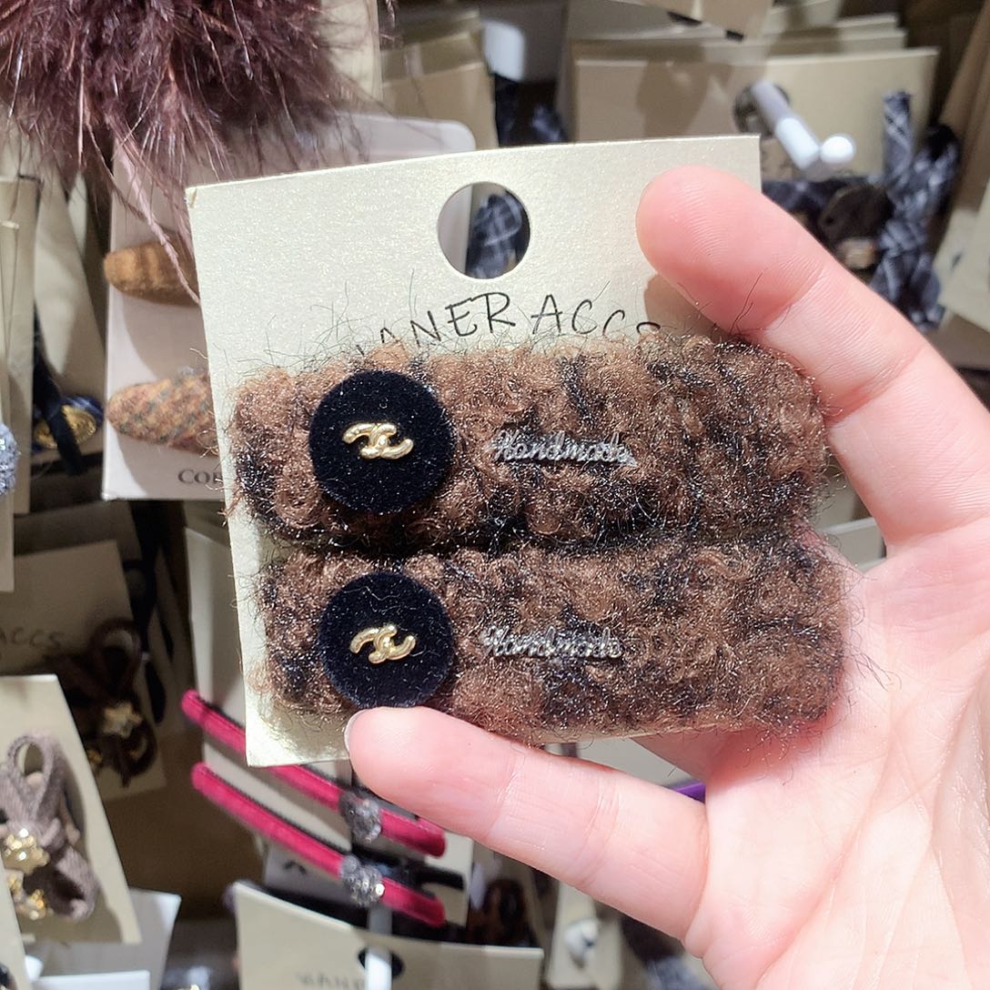 布艺非金属咖色毛毛拜拜