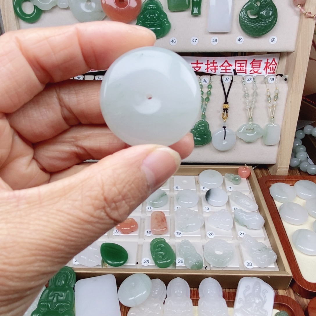 石英质玉（天山翠）合金颈饰