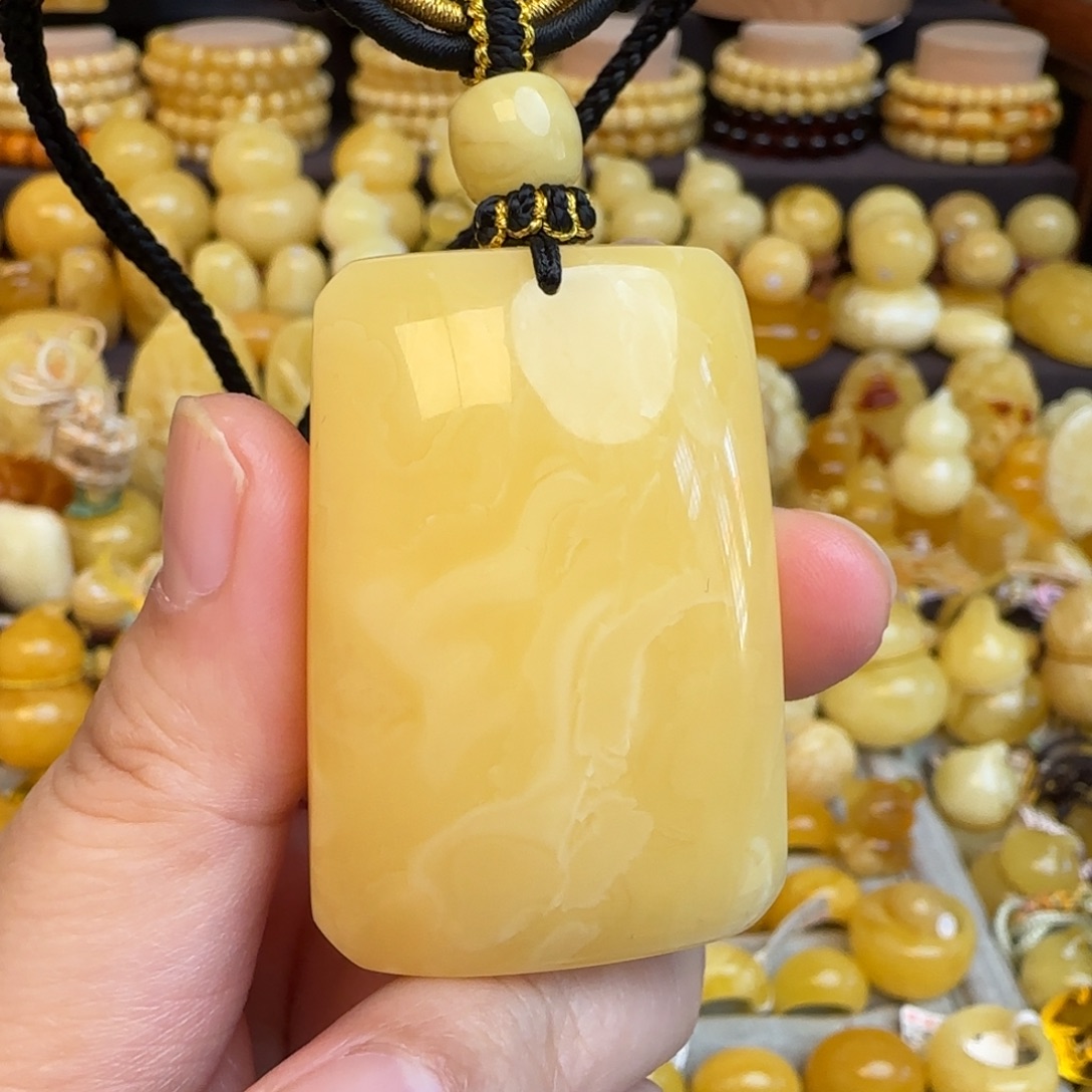 琥珀未镶嵌套链天然俄料浓蜡妖花蜜蜡无事牌吊坠