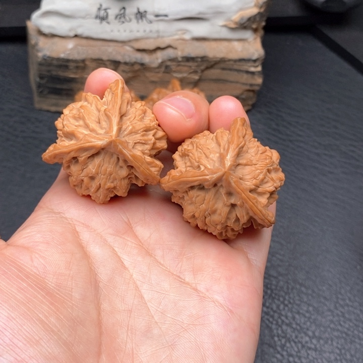 文玩核桃吊坠尺寸38三棱