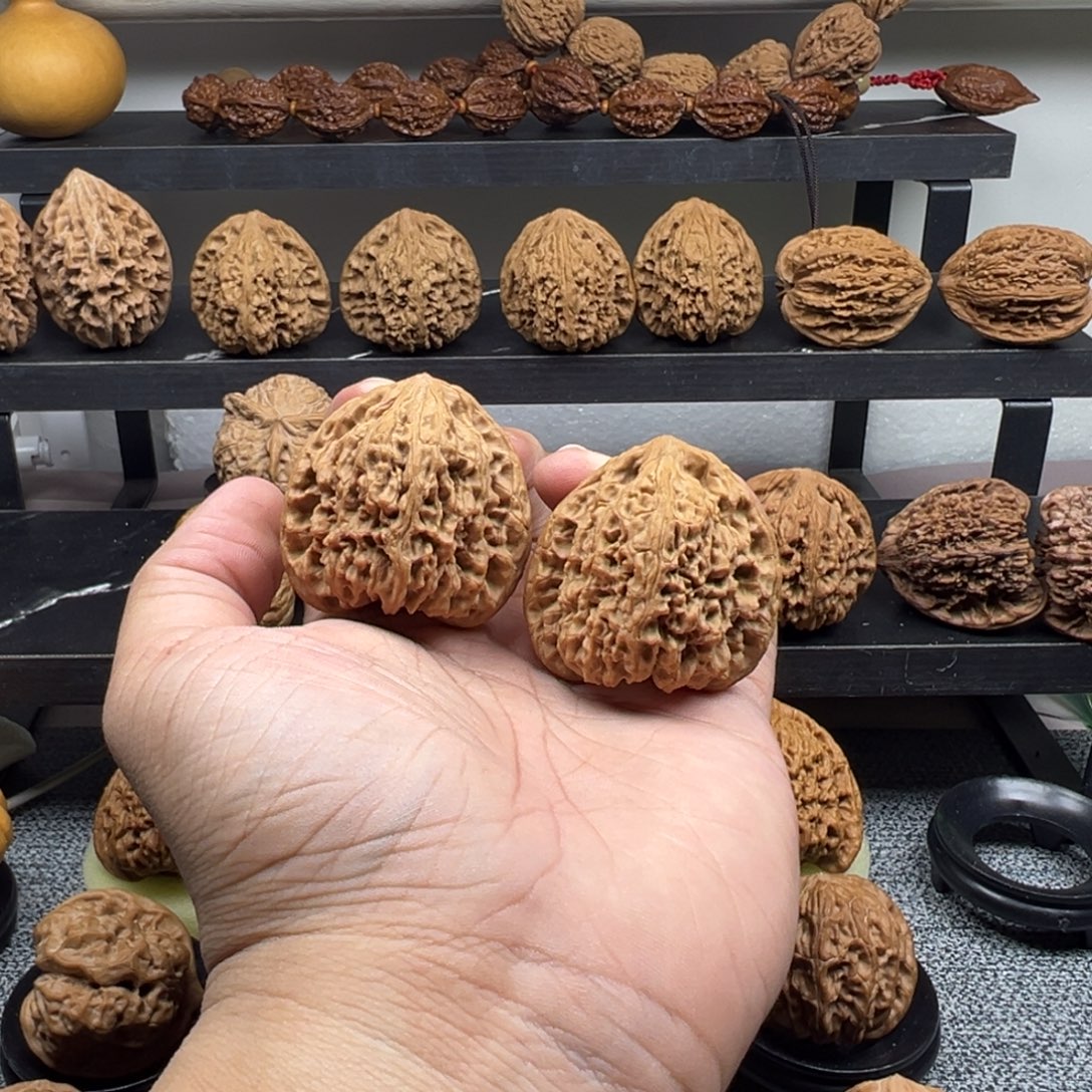 M***V吊坠文玩核桃南疆石