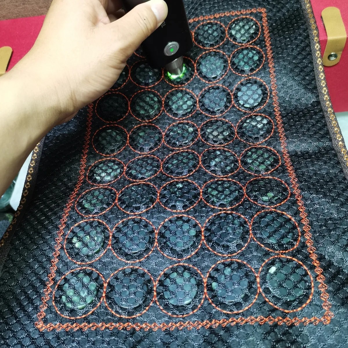 西藏药王石枕巾保健养生防滑家用枕巾