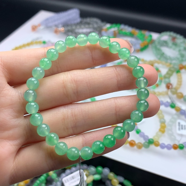 翡翠手镯未镶嵌卡
