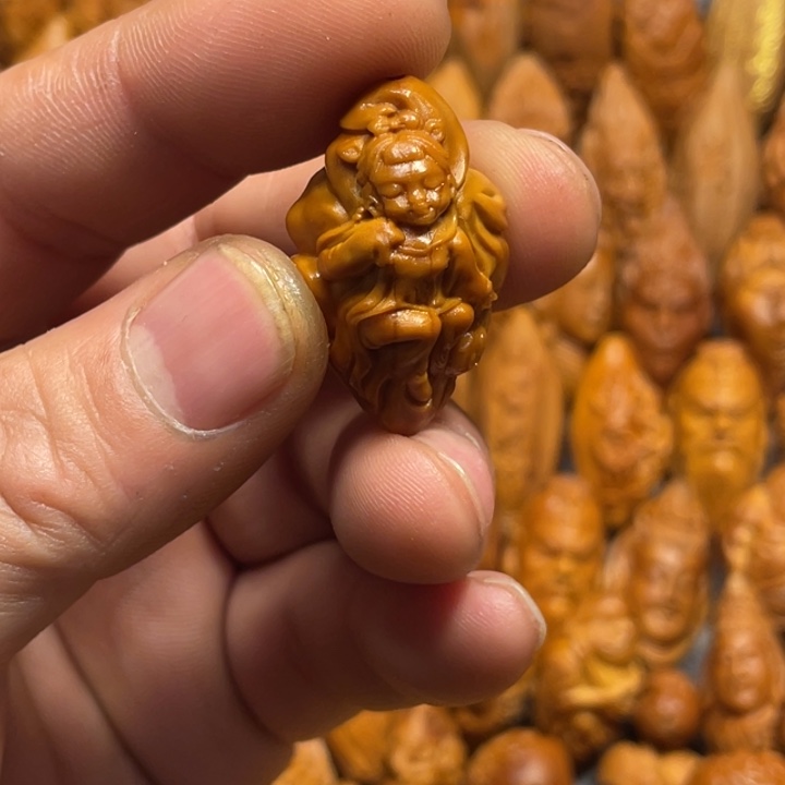 橄榄核吊坠九尾小狐仙