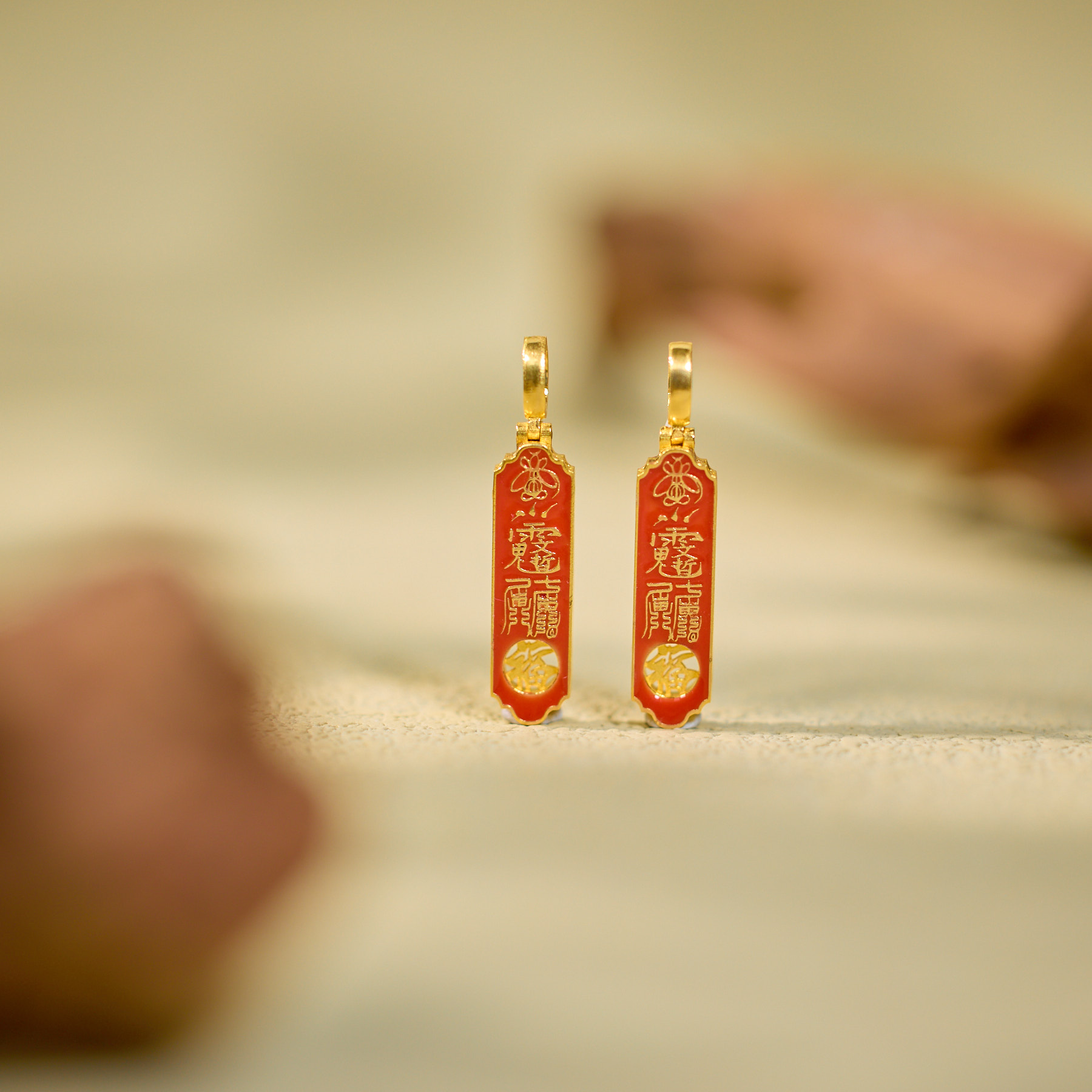 【歪歪】（素金）太太吊坠18K金镶嵌（多样性发一）XB-H8707