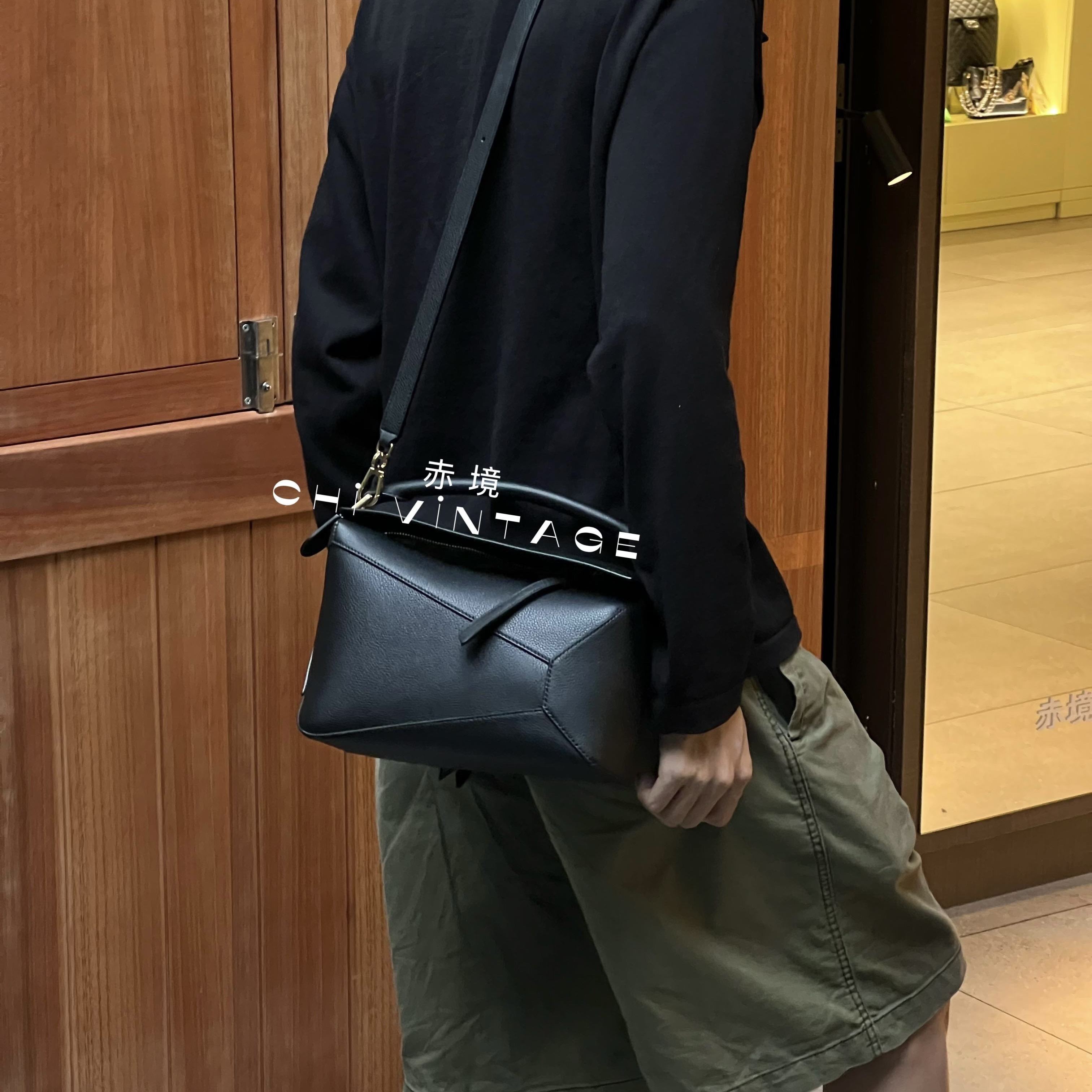 99新 LOEWE/罗意威 2632 黑色puzzle小号斜挎包