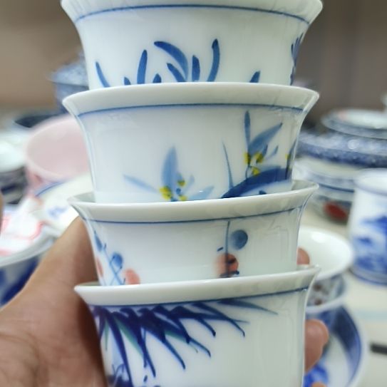 男***远景德镇陶瓷品茗杯