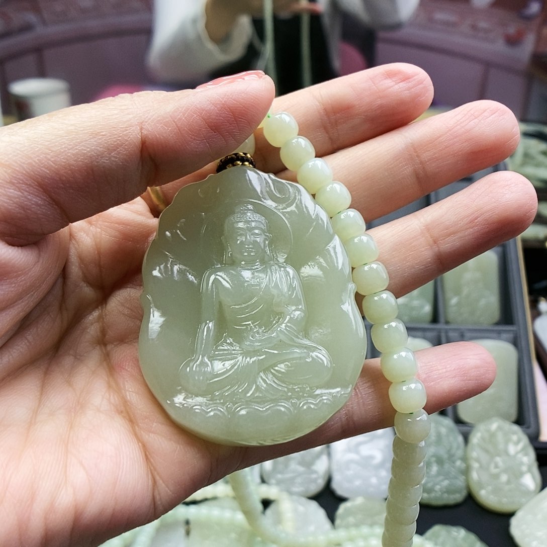 和田玉颈饰未镶嵌光*