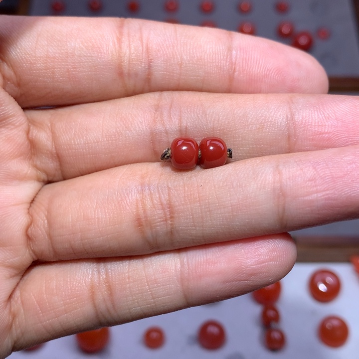 南红玛瑙瓦西牛血老型对珠6.3×5未镶嵌