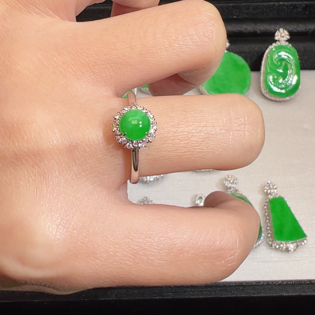 翡翠吊坠(不含链)18K金镶嵌戒指