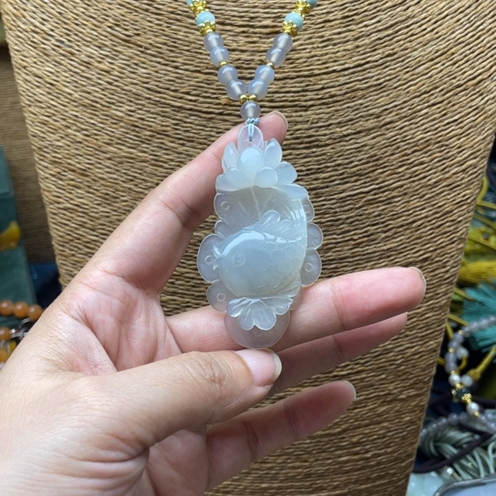 蛇纹石玉吊坠未镶嵌