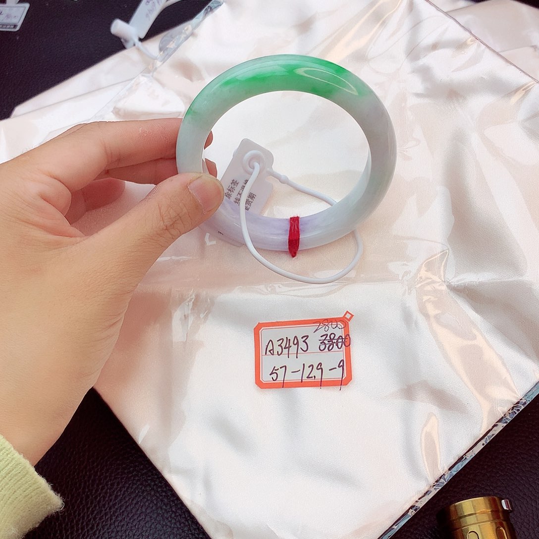 翡翠手镯未镶嵌翡翠