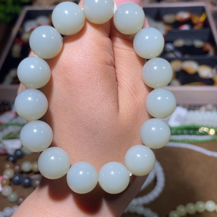 人***4和田玉未镶嵌手链