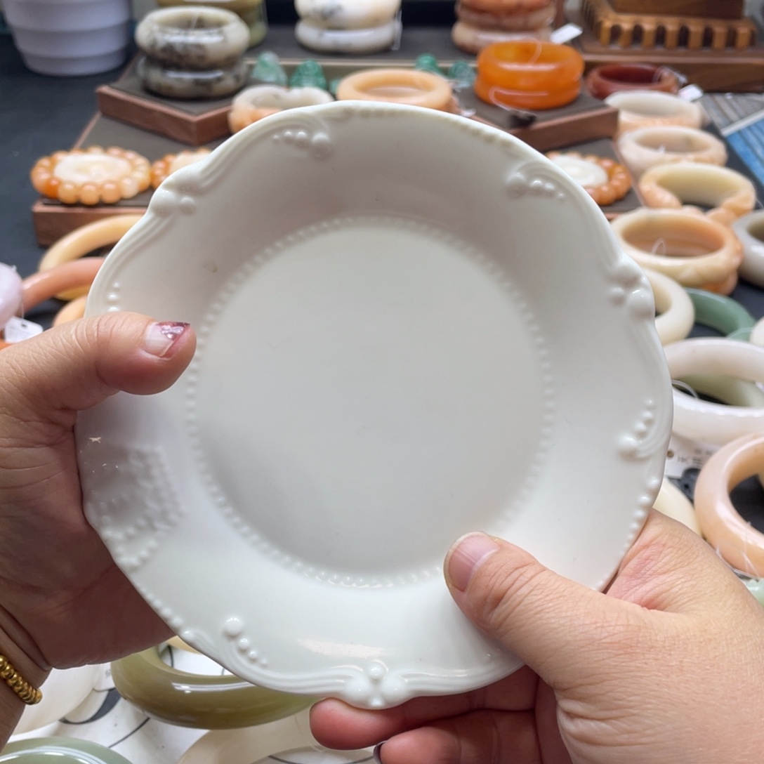 郑***费石英岩玉未镶嵌手镯