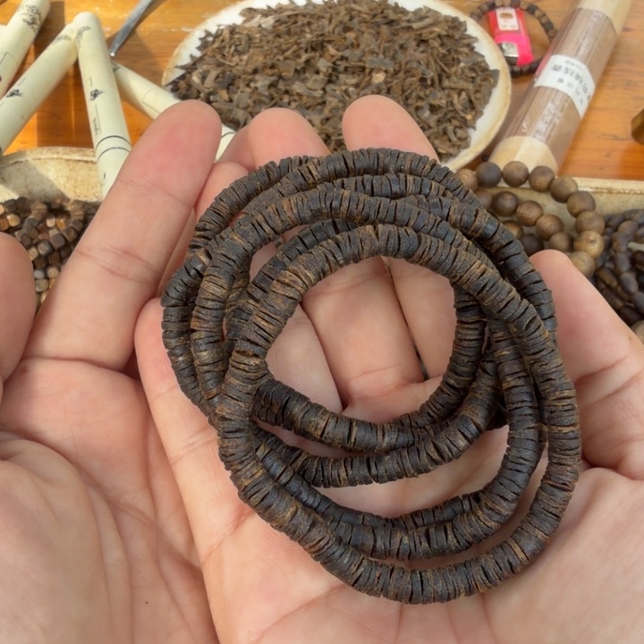 沉香沉香碎屑单圈沉水4克多样性发一条