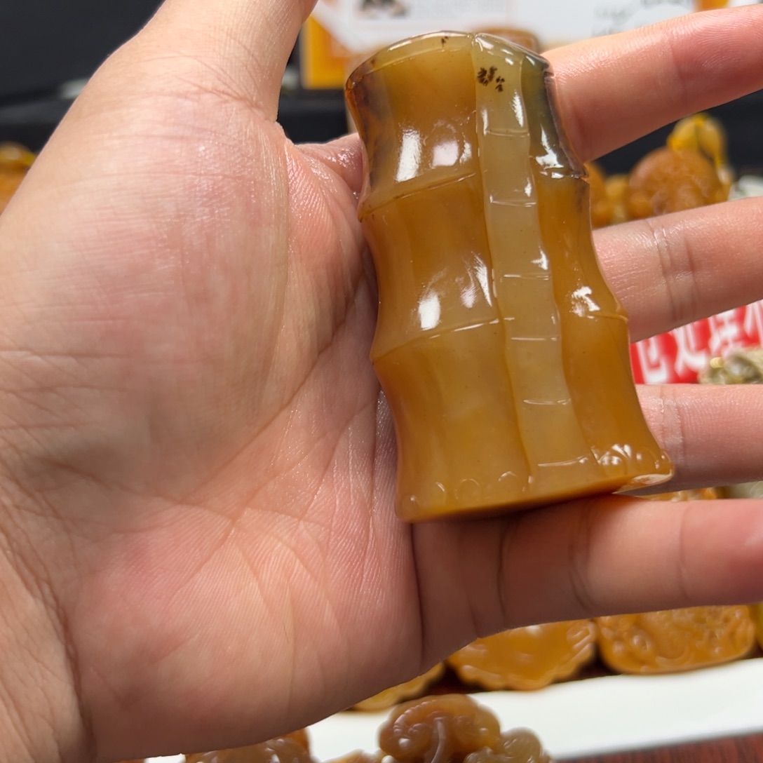 未镶嵌石英质玉（黄龙玉）多样性发货，发其一