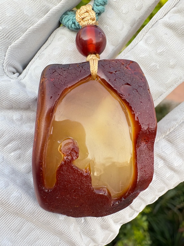 假一赔十，天然琥珀蜜蜡雕刻件，蜜蜡原皮雕刻悟道吊坠，编号：105