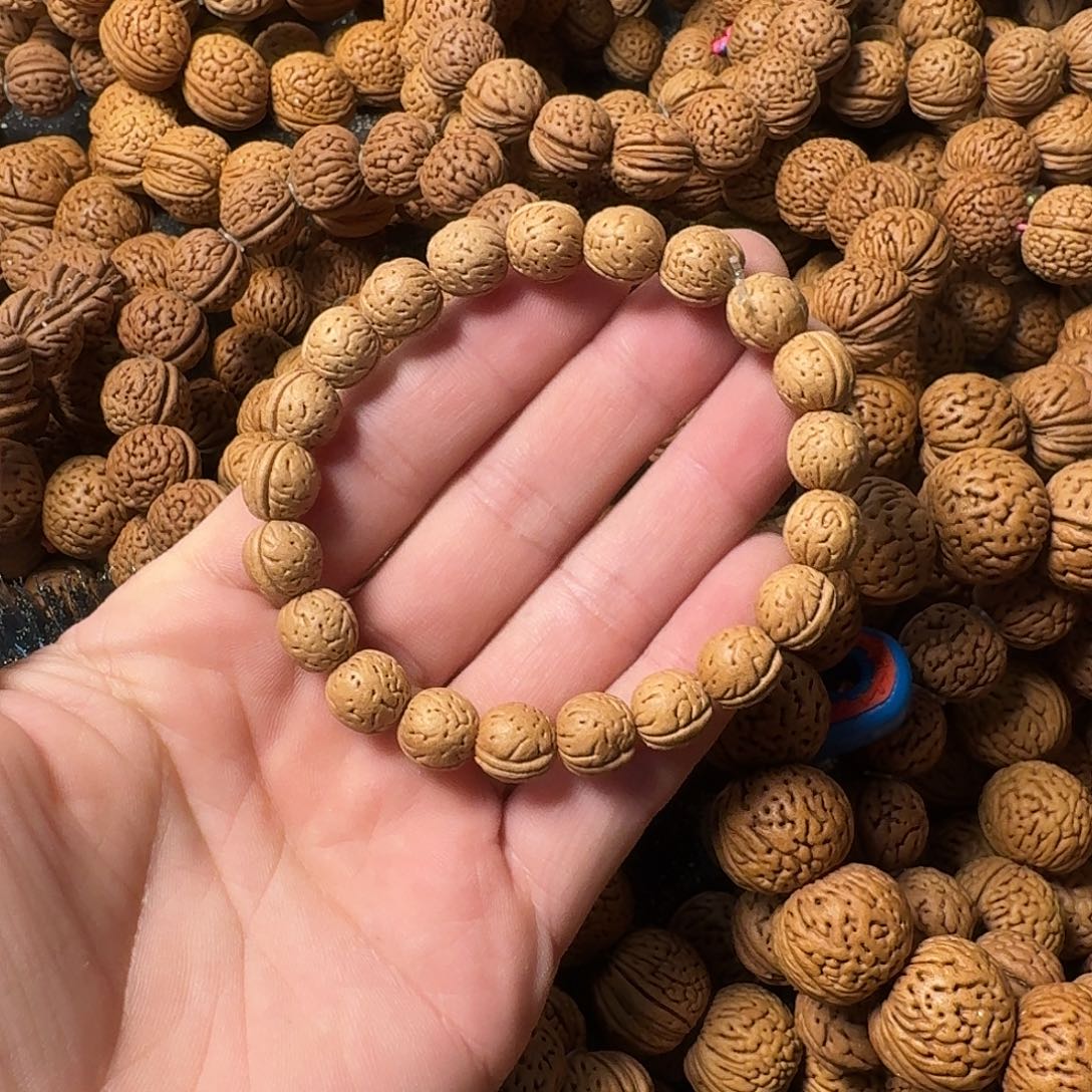 老***赵桃核吊坠野生手串