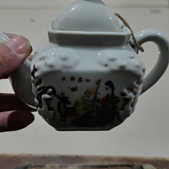 知***行陶瓷精美摆件（不退换，微瑕疵）