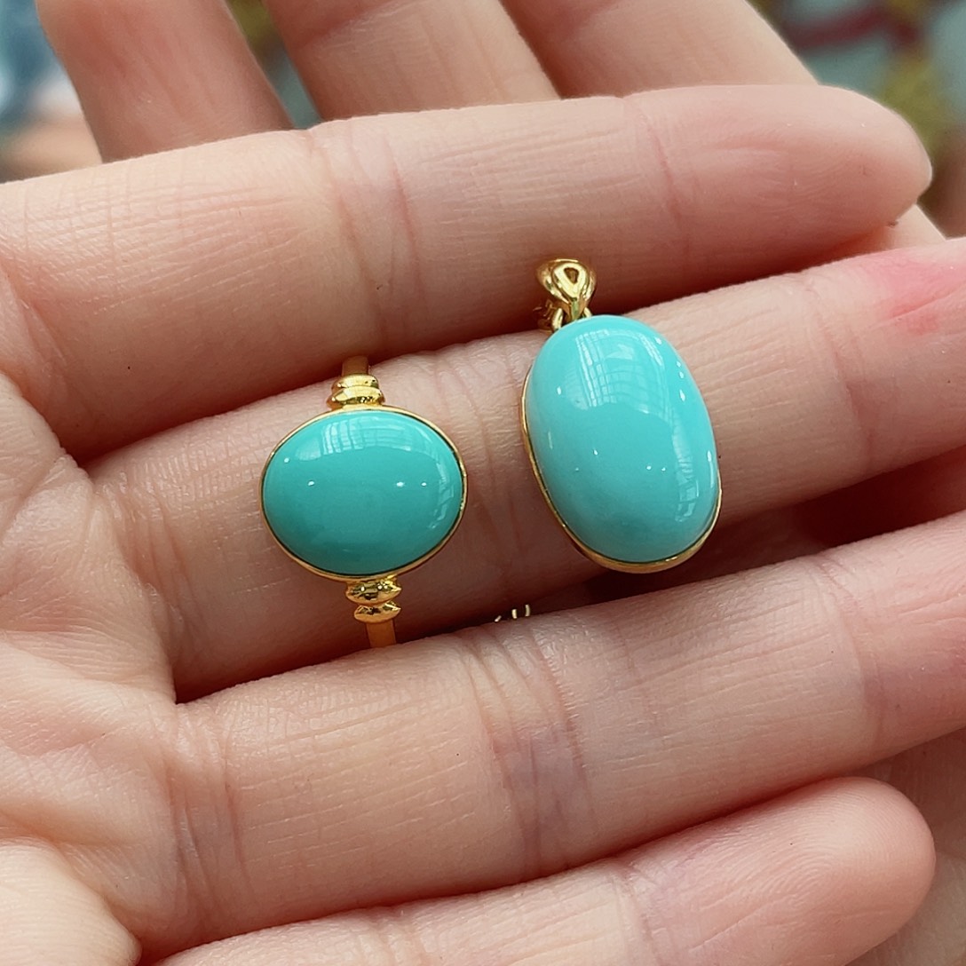 绿松石颈饰18K金镶嵌