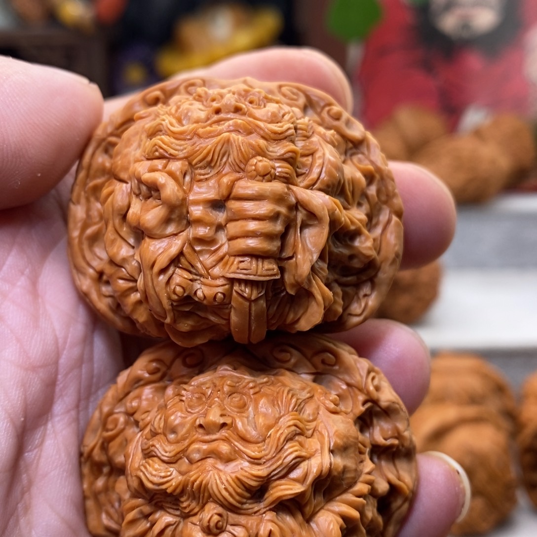 鱼***仔把件文玩核桃纯手工雕刻五鬼运财