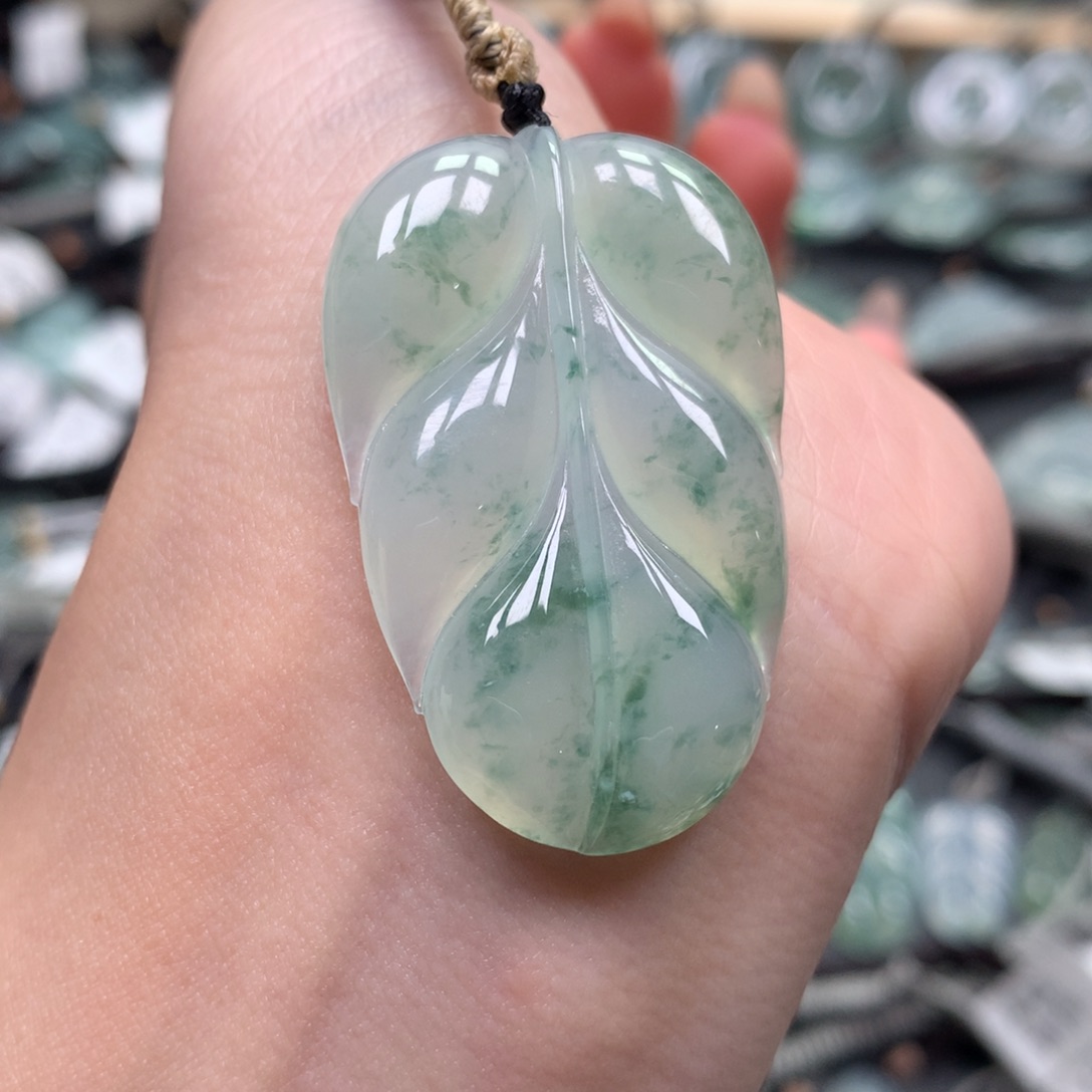 翡翠颈饰未镶嵌叶子