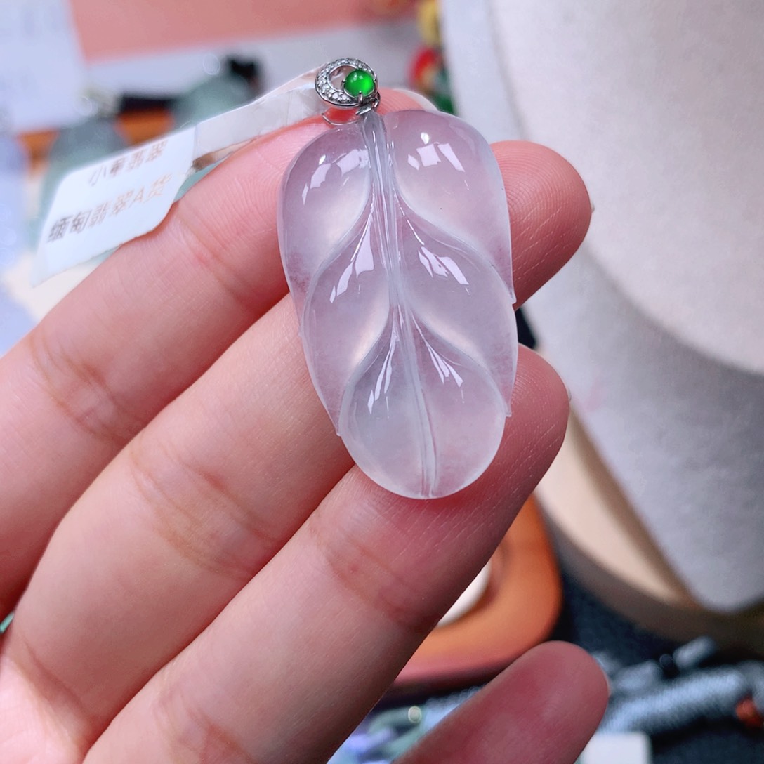 颈饰18K金镶嵌翡翠叶子