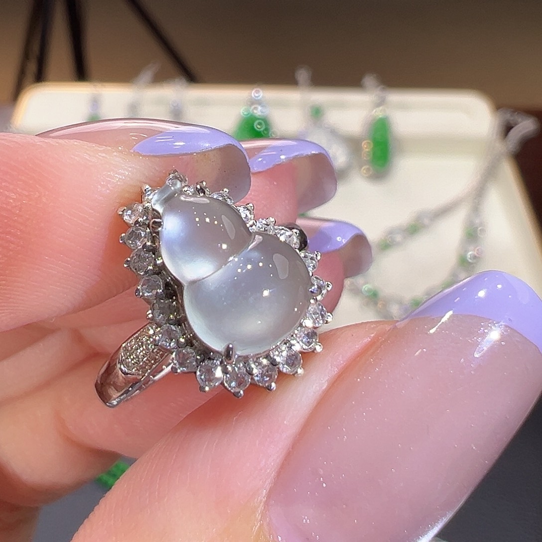 翡翠18K金镶嵌戒指翡翠