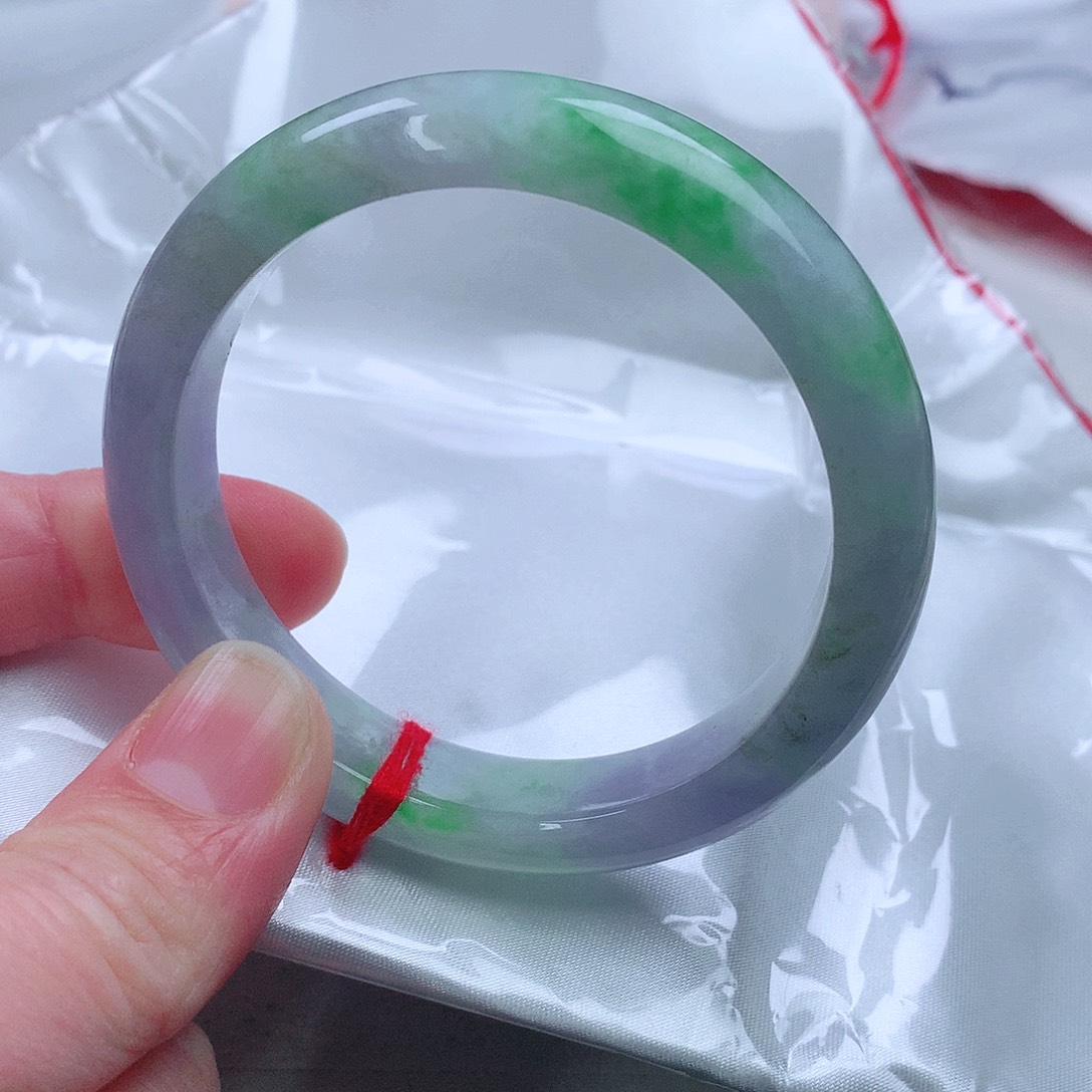 翡翠手镯未镶嵌。。