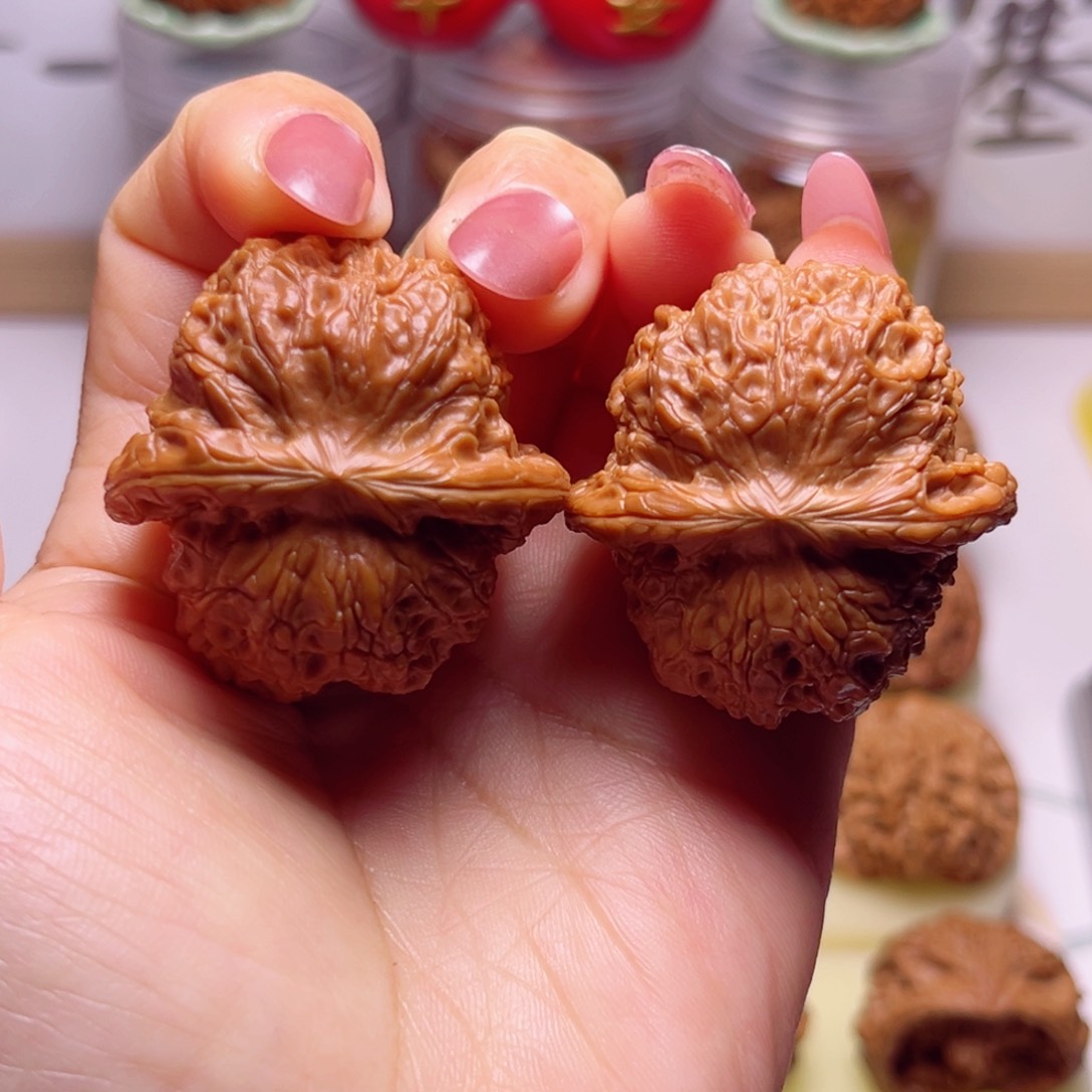 文玩核桃吊坠39尺巨重血麒麟