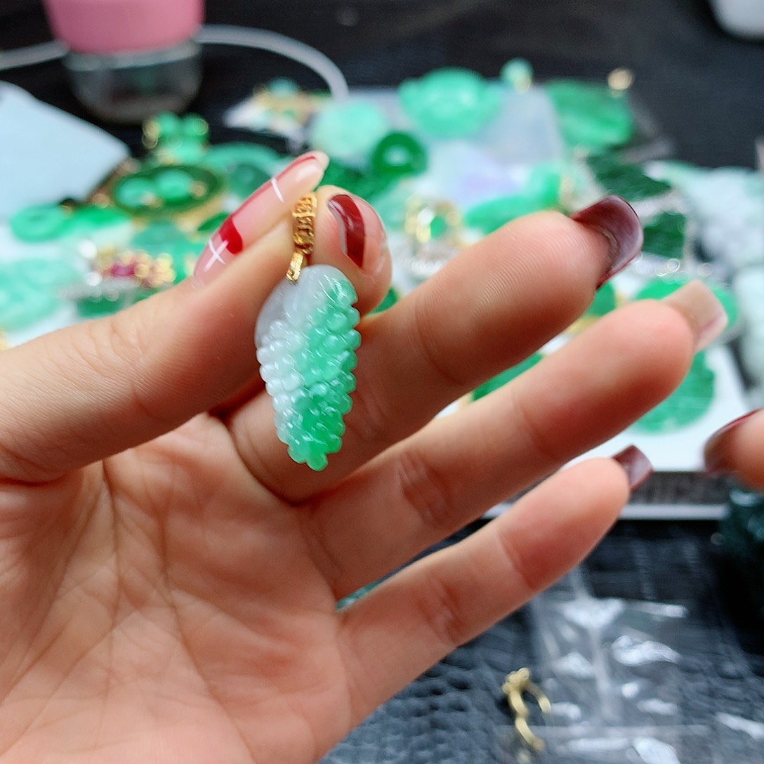 【闪购商品】翡翠吊坠(赠链)合金