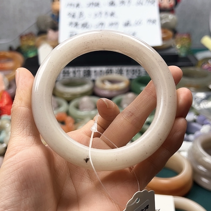 石英质玉手镯未镶嵌