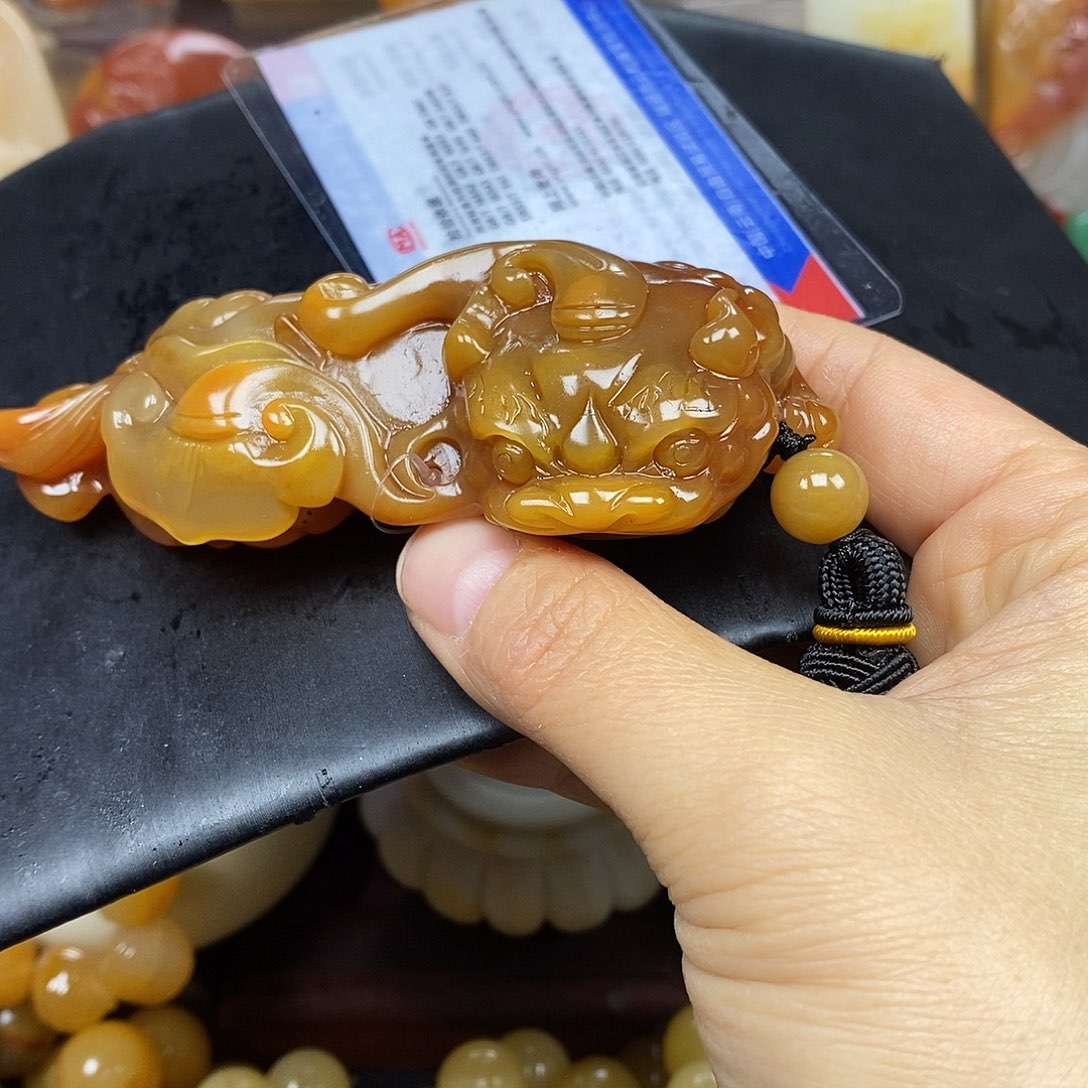石英质玉（黄龙玉）颈饰未镶嵌