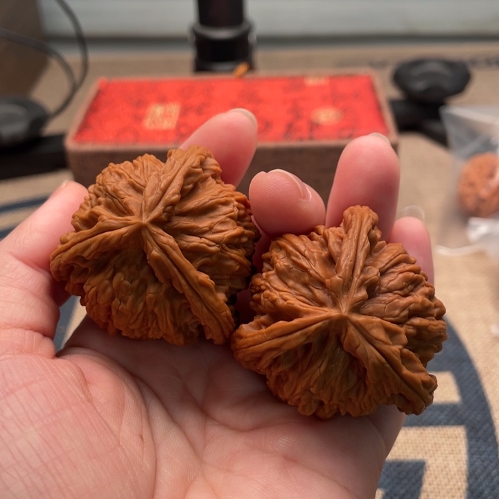 扬***文玩核桃吊坠白狮子