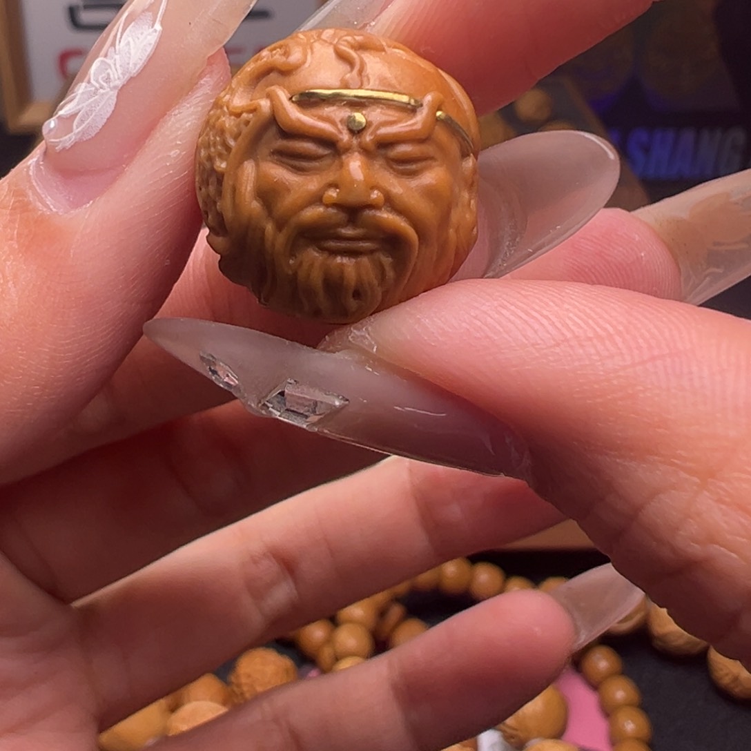 文玩核桃把件镶嵌款玉龙关公18左右尺寸全品有正常封口线