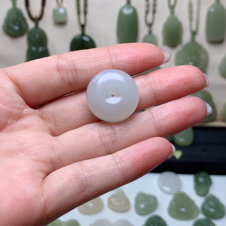 和田玉吊坠未镶嵌薄****^