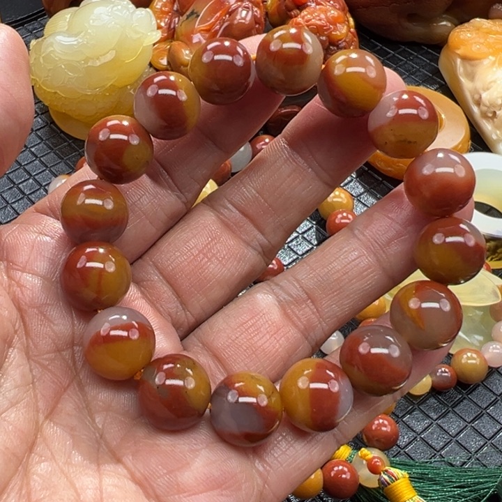 石英质玉（黄龙玉）颈饰未镶嵌