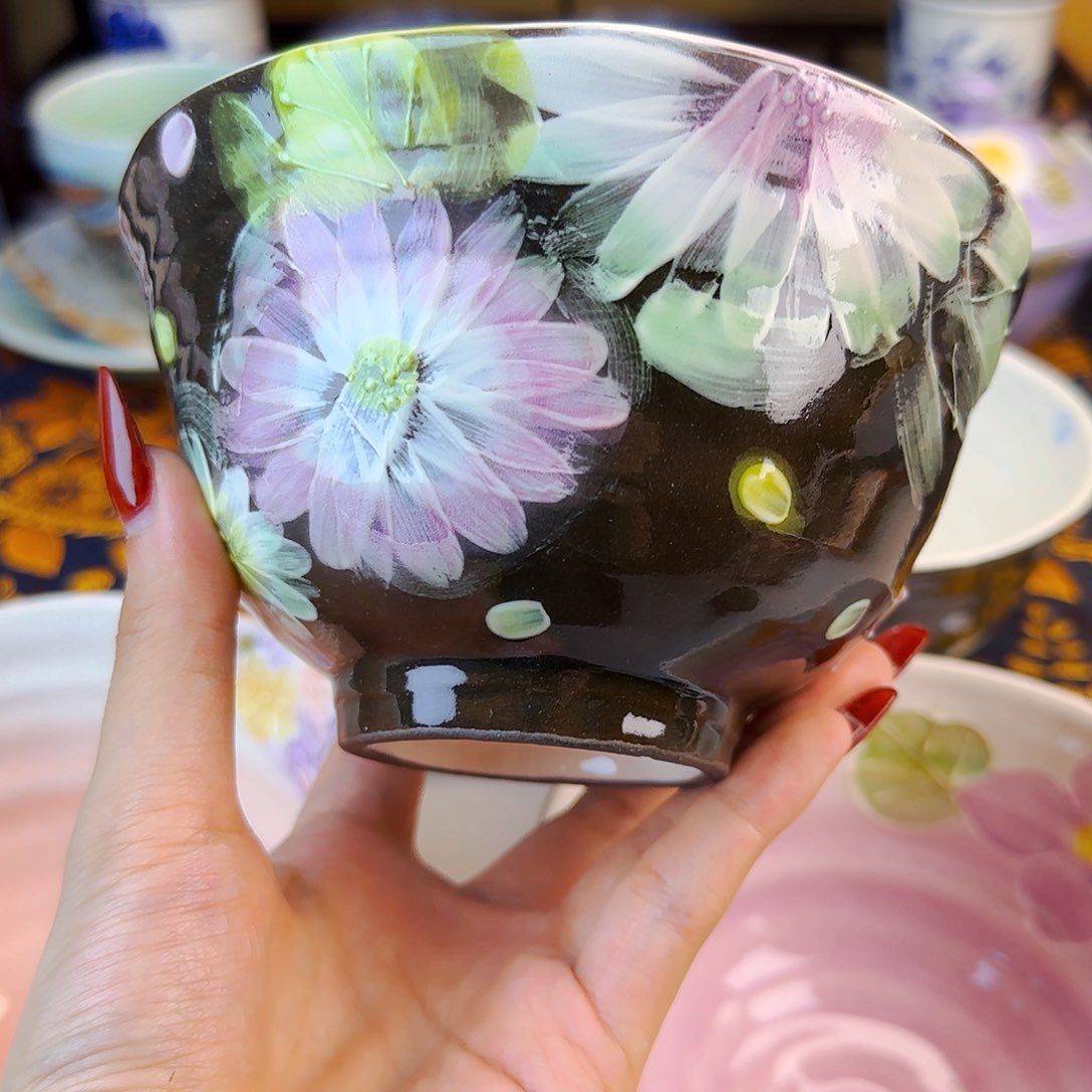 他家茶具瓷器真美！