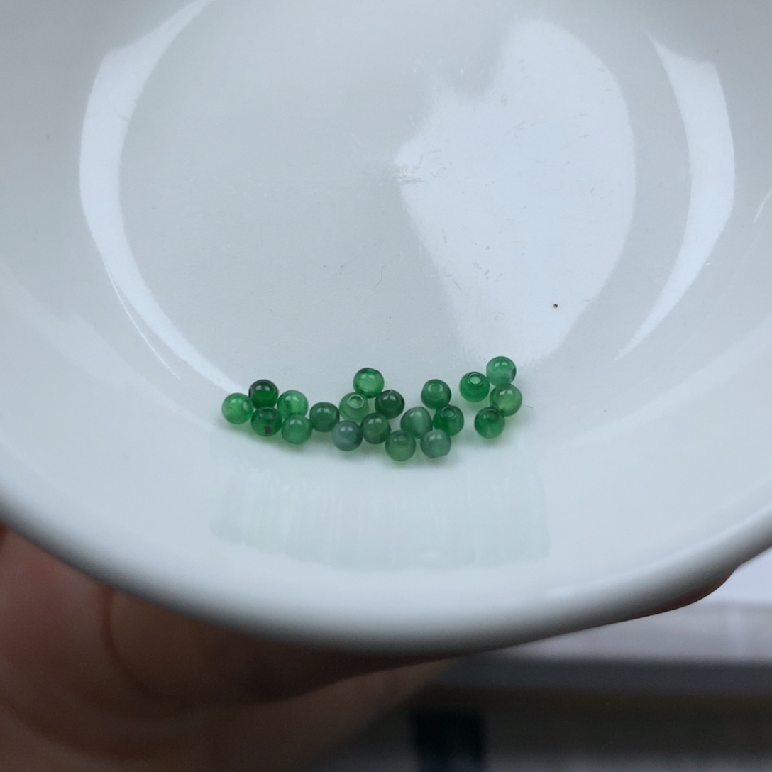 翡翠颈饰未镶嵌卡2➕。20颗。