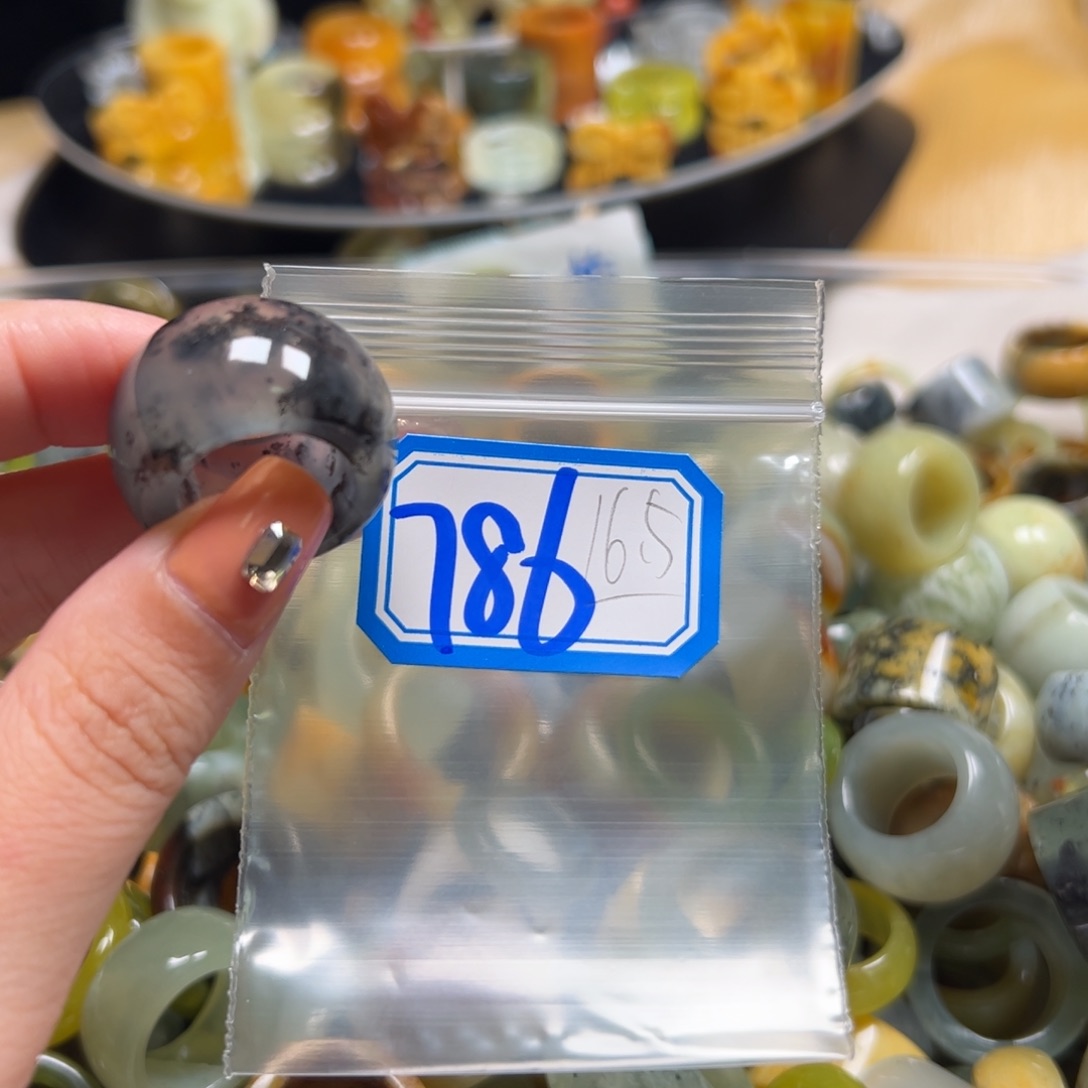 圈****蛇纹石玉未镶嵌戒指