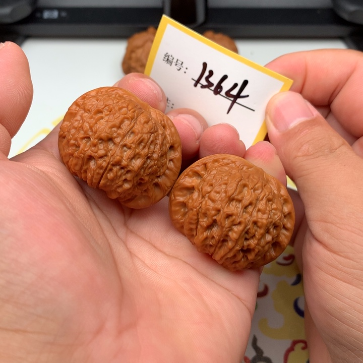 文玩核桃把件41.5精品血麒麟1364