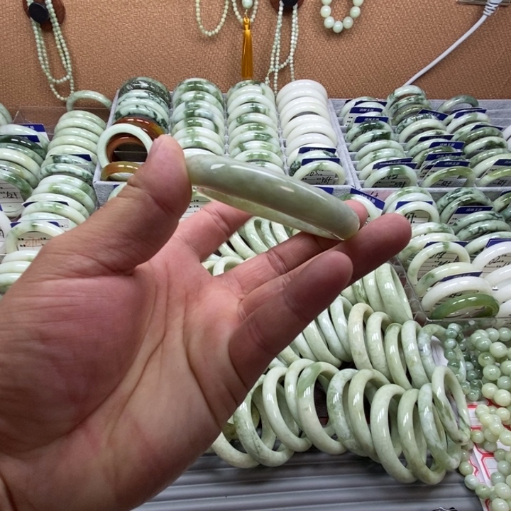 随***n蛇纹石玉未镶嵌手镯
