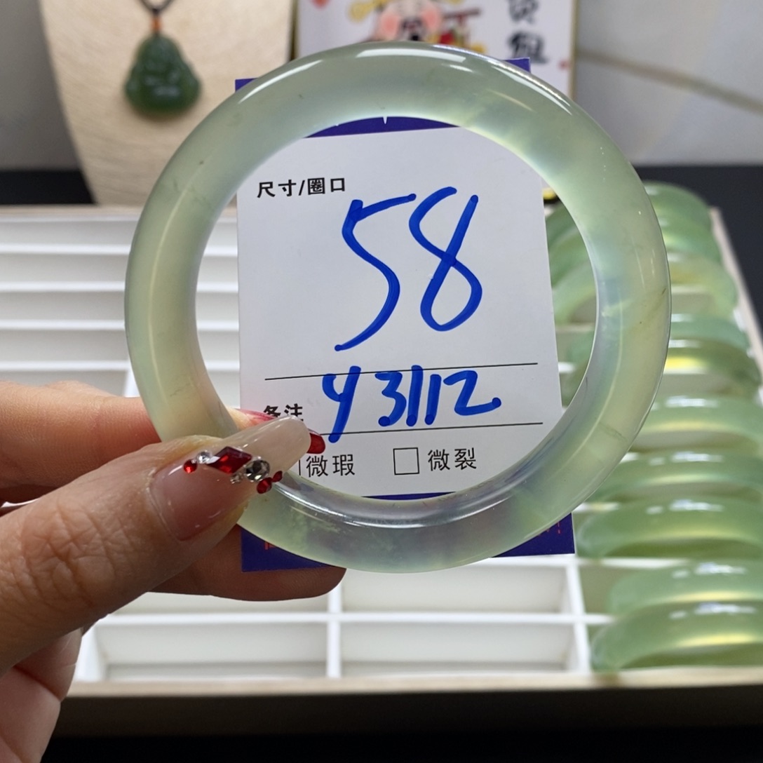 蛇纹石玉手镯未镶嵌